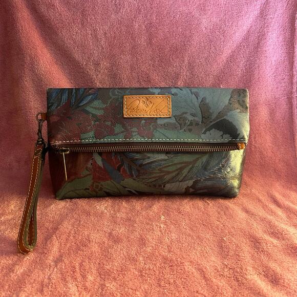 ˚₊‧꒰ა ☆ ໒꒱ ‧₊˚ Patricia Nash Watercolor With Zipper Closure (3B-080) - Picture 1 of 12